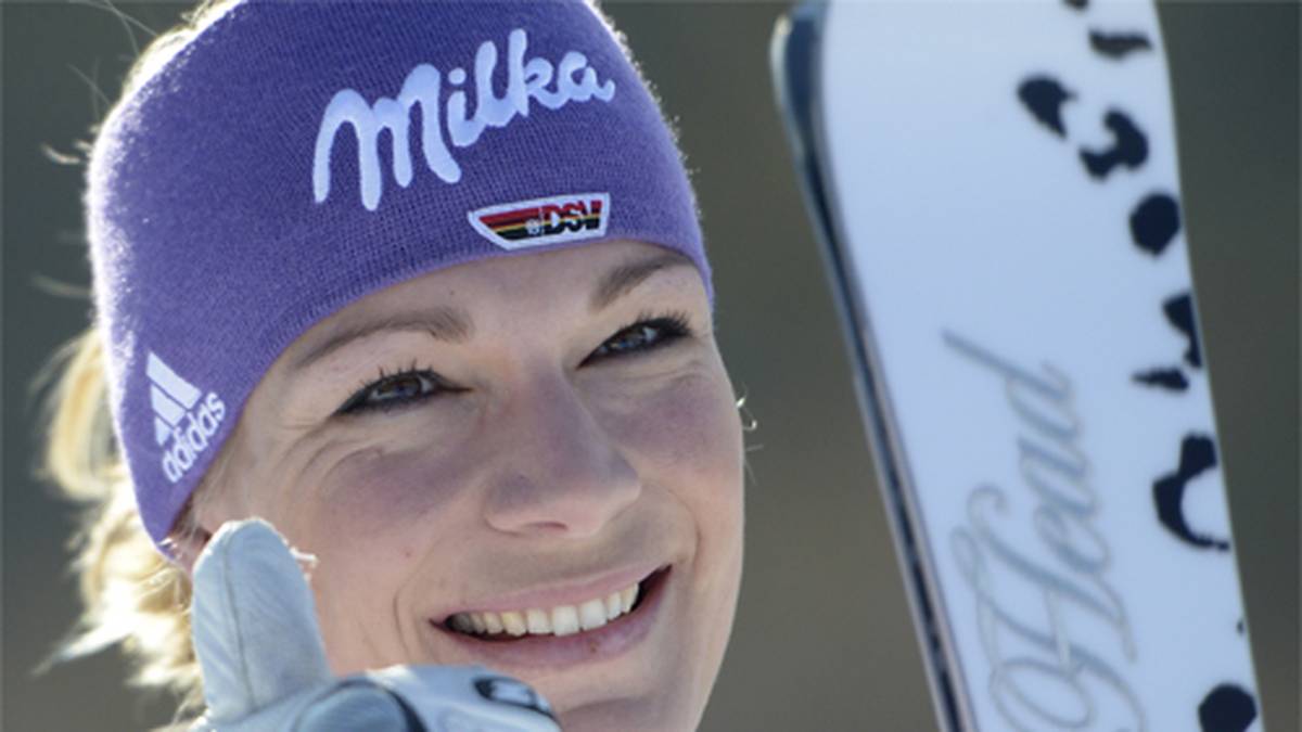 Am Ende tritt sie nach ihrem dritten Platz in der Abfahrt hochzufrieden und mit drei Medaillen im Gepäck die Heimreise an