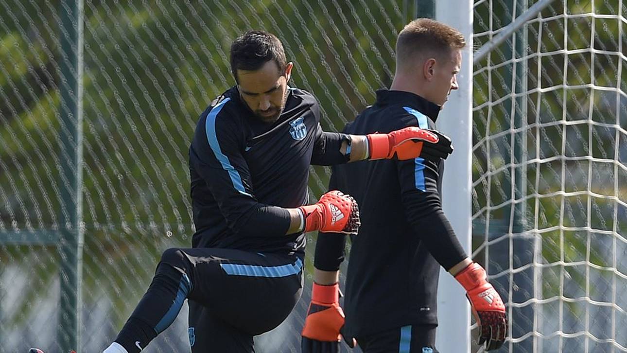 Claudio Bravo (l.) und Marc-André Ter Stegen waren zwei Jahre lang Teamkameraden und Konkurrenten