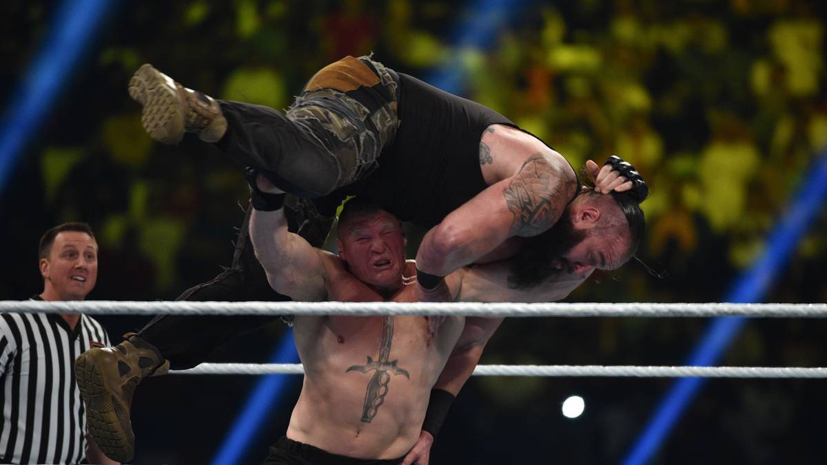 WWE-Boss Vince McMahon - der alle Deals mit Lesnar seit seiner Rückkehr persönlich geschlossen hat - hat sich von der Kritik nicht beeindrucken lassen. Er hält weiter große Stücke auf den "Conqueror", der WWE noch so lange prägen wird, bis er das Bedürfnis nach dem nächsten Karriere-Schnitt verspüren wird ...