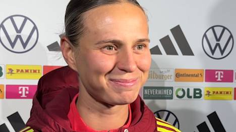 Klara Bühl erzielte den Siegtreffer im Halbfinal-Hinspiel der Nations League gegen Frankreich. Die Nationalspielerin spricht über ihre Gedanken vor dem Tor und über ihre verletzten Mitspielerinnen Lena Oberdorf und Giovanna Hoffmann.