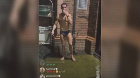 Cristiano Ronaldo ist für seine oberkörperfreien Bilder auf Instagram bekannt. Jetzt toppt er das Ganze aber, indem er in einem Livestream auf Instagram oberkörperfrei duscht.