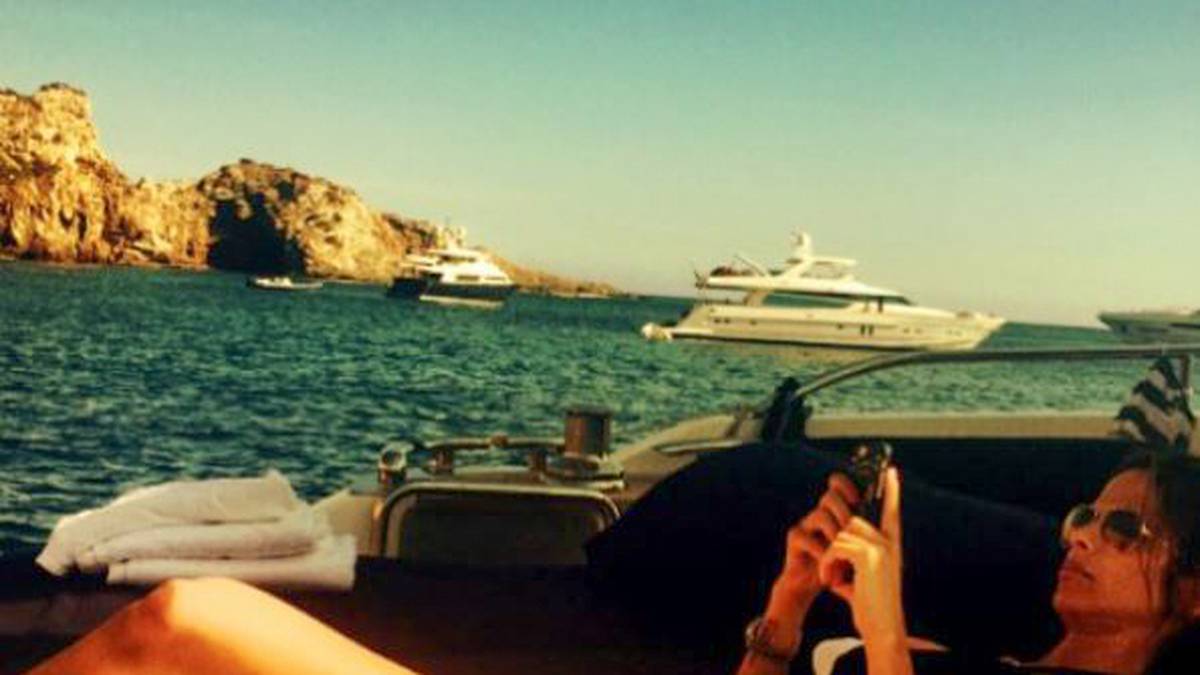 Bonzanni (33) ist schon seit vielen Jahren die Frau an der Seite des Schweizer Mittelfeldspielers Valon Behrami. Die Italienerin stammt aus Bergamo, begleitete ihren Valon schon nach London, Neapel, Hamburg und zuletzt nach Watford