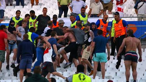 Russische und englische Fans gerieten in Marseille aneinander
