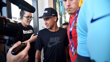 Um Barcelonas Neymar ranken sich Gerüchte um einen Wechsel zu Paris