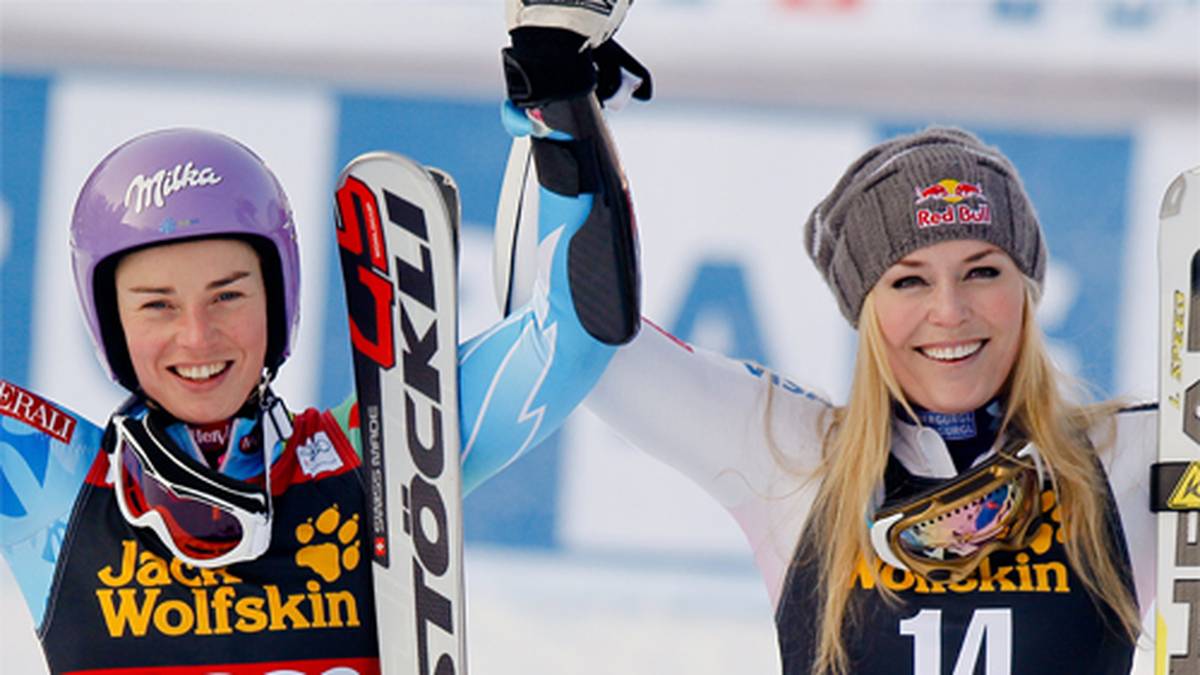 Da Lindsey Vonn (r.) verletzungsbedingt absagen muss und Tina Maze (l.) ein Form-Tief erlebt, gilt Höfl-Riesch als Top-Favoritin für Olympia in Sotschi. Insbesondere in der Abfahrt hat sie Gold im Blick