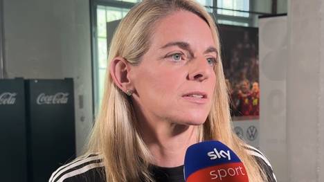 DFB-Sportdirektorin Nia Künzer hat Kathrin Hendrich nach ihrer Roten Karte im EM-Viertelfinale gegen Frankreich verteidigt. Für sie liegt keine Absicht vor.