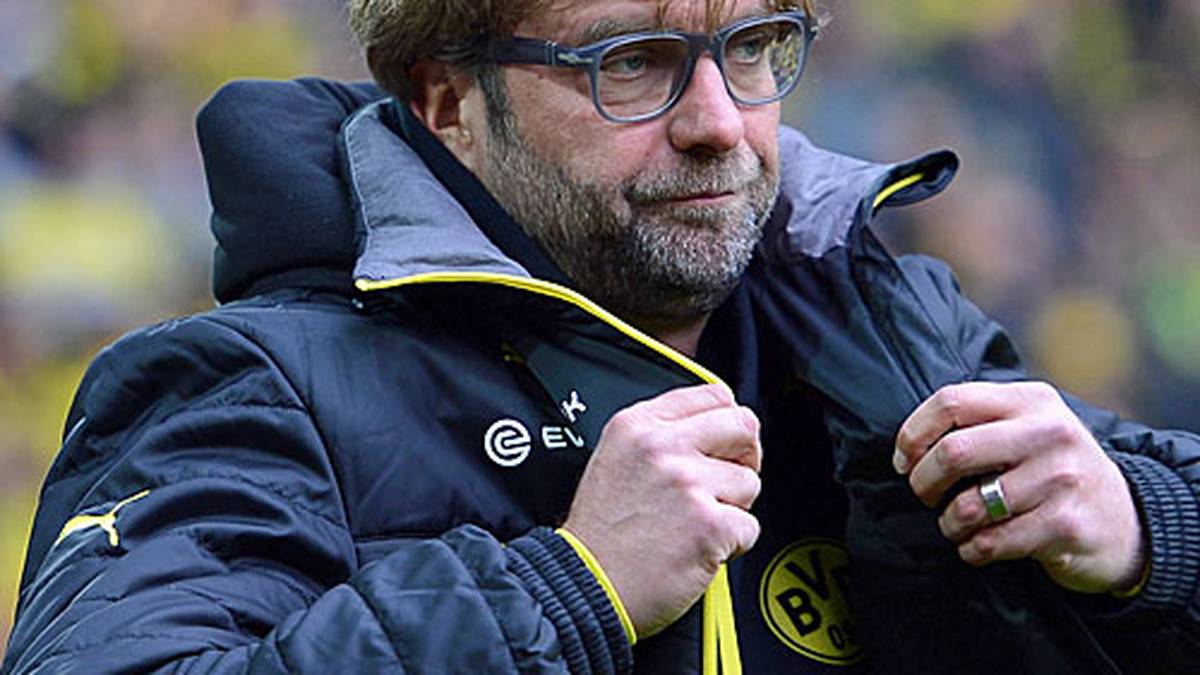 Im Interview nach der Pleite raunzt Klopp die "ZDF"-Reporterin Claudia Neumann an und meint: "Sie sind im Urlaub hier, und ich muss arbeiten". Die Journalistin bricht das Interview ab, Klopp entschuldigt sich tags darauf