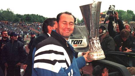 Huub Stevens erklärt seine lange Laufbahn als Coach für beendet. Die Legende für vor allem Fans des FC Schalke 04 begründet seine Entscheidung.