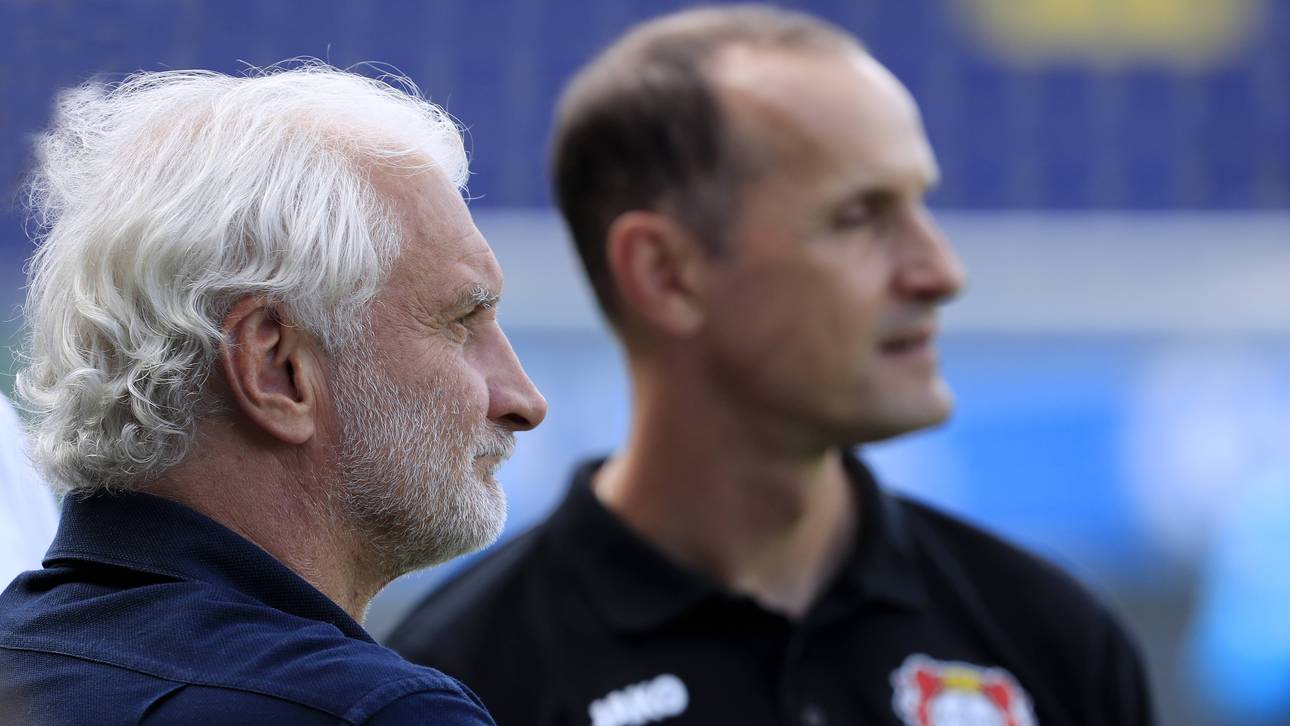 Völler stärkt Herrlich den Rücken