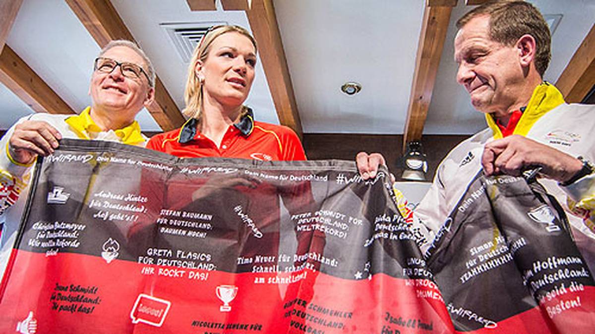 Olympia in Sotschi beginnt für Höfl-Riesch mit einer besonderen Ehre: Sie trägt bei der Eröffnungsfeier die deutsche Fahne ins Fischt Olympic Stadium. "In Vancouver durfte ich schon weit vorne mitlaufen, das war eine Gänsehaut-Atmosphäre, die Stimmung im Stadion zu fühlen. Es geht ein ganz großer Traum für mich in Erfüllung", sagt sie zur Entscheidung des Deutschen Olympischen Sportbundes