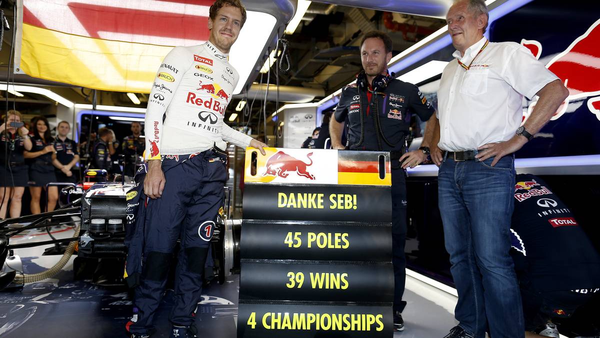 Sebastian Vettel mit Red-Bull-Teamchef Christian Horner und Motorsportberater Helmut Marko