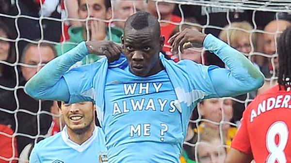 "Warum immer ich?", fragt sich Mario Balotelli auf diesem Bild...