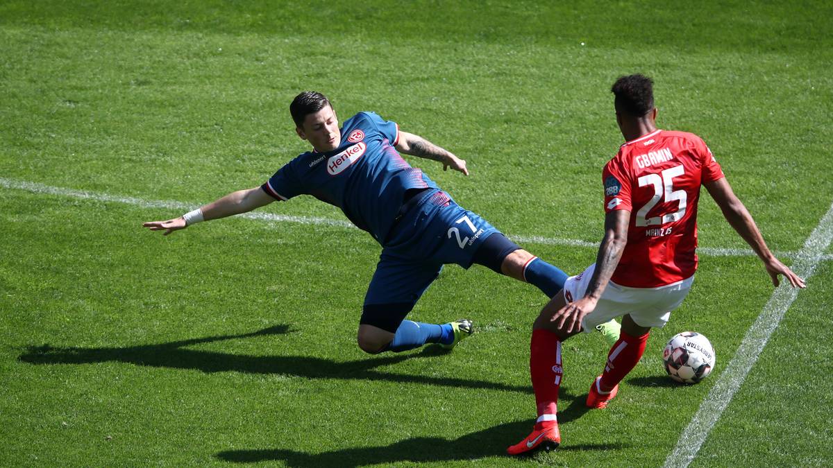 JEAN-PHILIPPE GBAMIN (FSV Mainz 05): Laut "L'Équipe" soll der Mainzer Defensiv-Allrounder den Toffees 35 Millionen Euro wert sein. Gbamin kann sowohl auf der Sechs als auch in der Innenverteidigung auflaufen und wäre der perfekte Gueye-Ersatz. Berater Bernard Collignon sagte gegenüber "Le Parisien": "Jean-Philippe ist sehr angetan von einem Wechsel zu Everton"