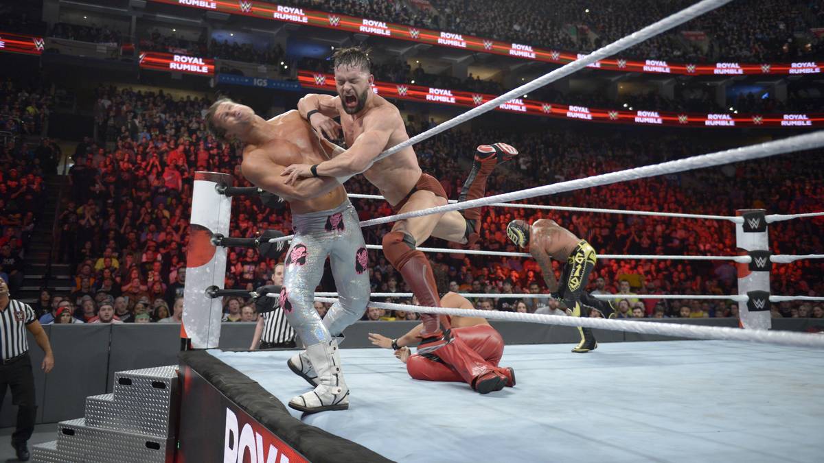 Letzter Überraschungsteilnehmer mit der Nummer 30: Dolph Ziggler, der WWE im Dezember scheinbar verlassen hatte. Der an dieser Stelle von vielen erwartete Undertaker kommt nicht