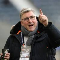 Im Führungsstreit beim Bundesligisten Eintracht Frankfurt hat der Aufsichtsrat seinem Vorsitzenden Philip Holzer das Vertrauen ausgesprochen.