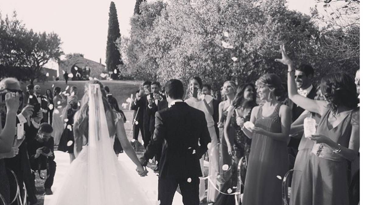 Unter den Gästen ist auch Bayern-Mitspieler Xabi Alonso. Die Bilder deuten auf eine gelungene Feier hin