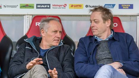 Trainer Christian Streich (l.) mit Sportdirektor Klemens Hartenbach (r.)
