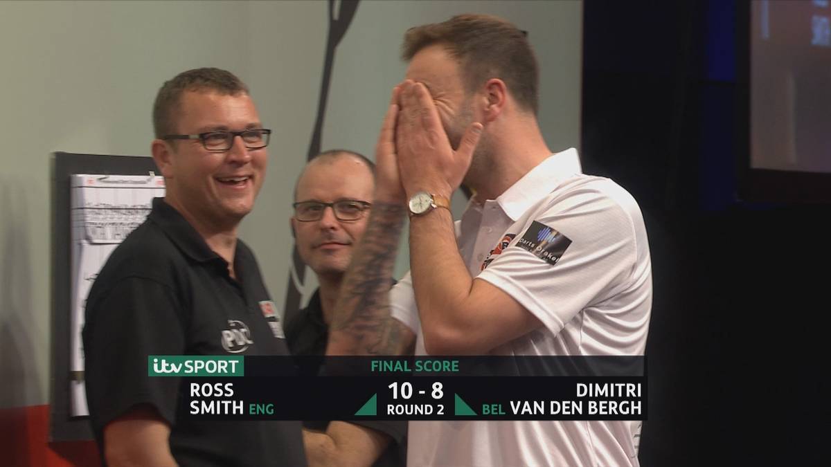 Ross Smith schlägt Dimitri Van den Bergh bei den European Darts Championships mit 10:8 und zieht in das Viertelfinale ein.