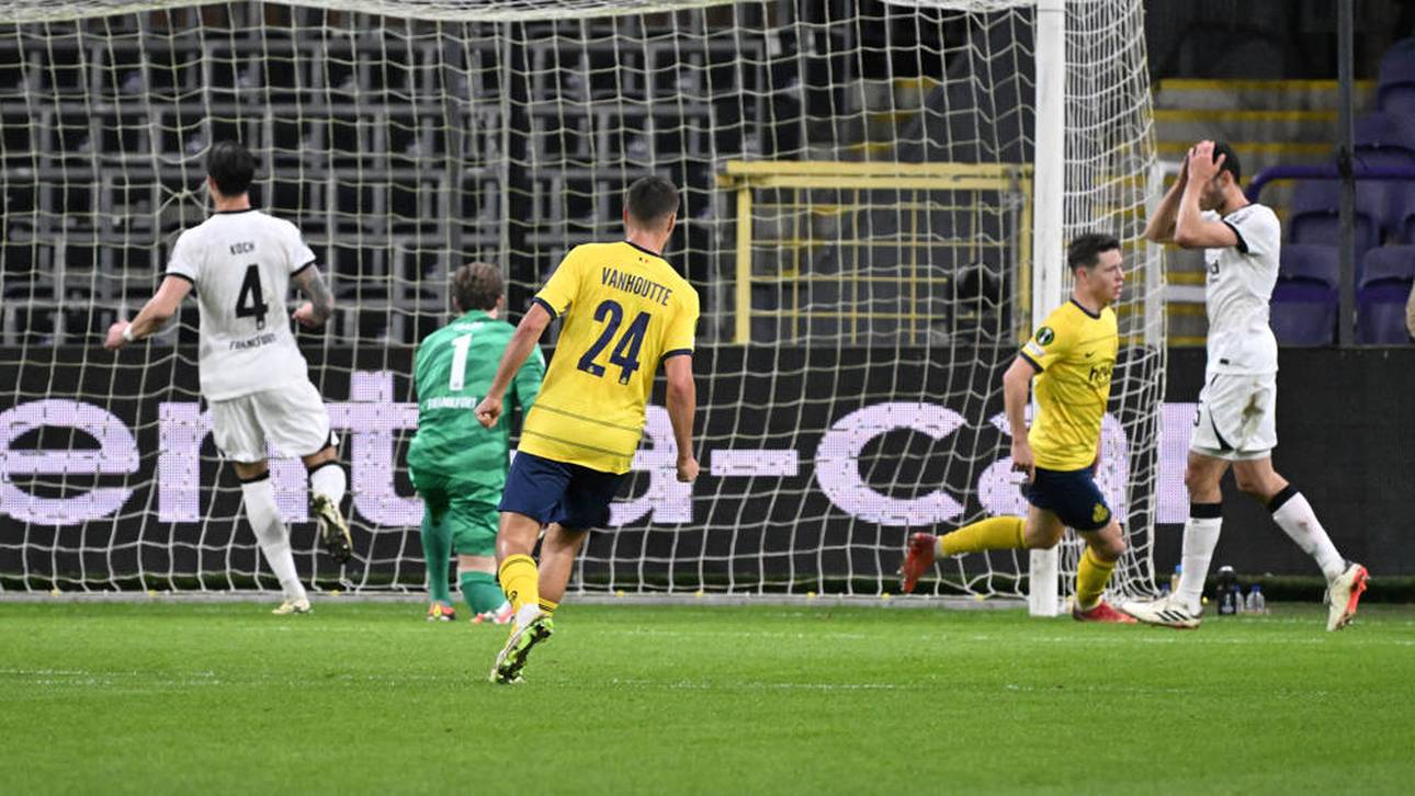 Slapstick! Eintracht wirft Sieg weg