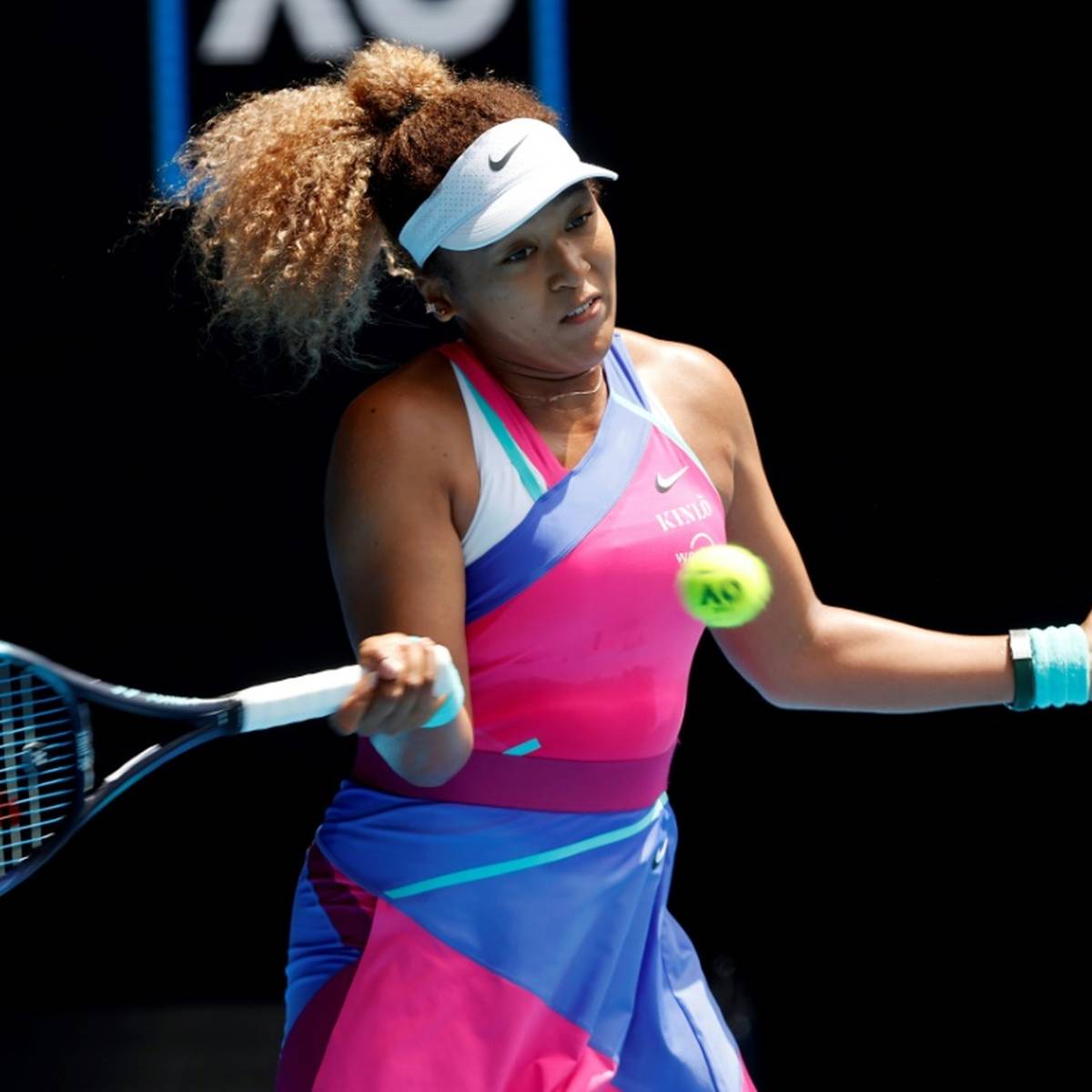 Die Titelverteidigerin steht in Runde zwei: Naomi Osaka hat ihre Auftakthürde bei den Australian Open sicher genommen.