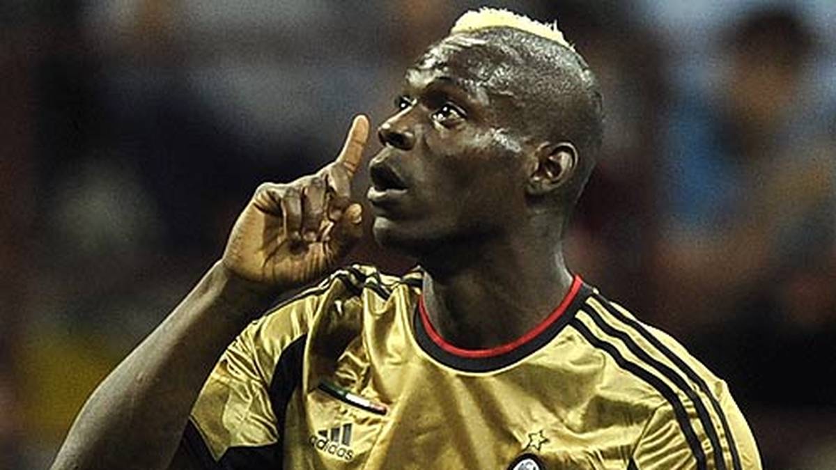 Zeugen, die die Szene gefilmt hatten, sollen überzeugt worden sein, die Aufnahmen zu löschen. Seine Antwort auf Twitter ließ nicht lange auf sich warten: "Hört auf zu reden und zu reden und zu reden. Lebt und lasst mich leben und ihr seht den Unterschied."
                  
                  