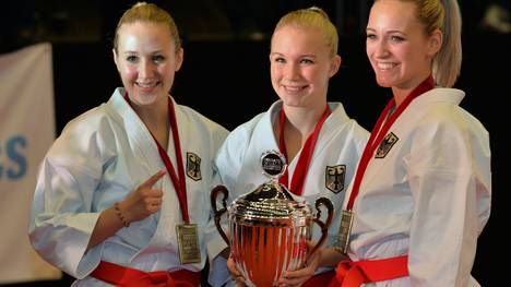 Karate-Jasmin Bleul-Christina Heinrich-Sophie Wachter-WM-Pokal