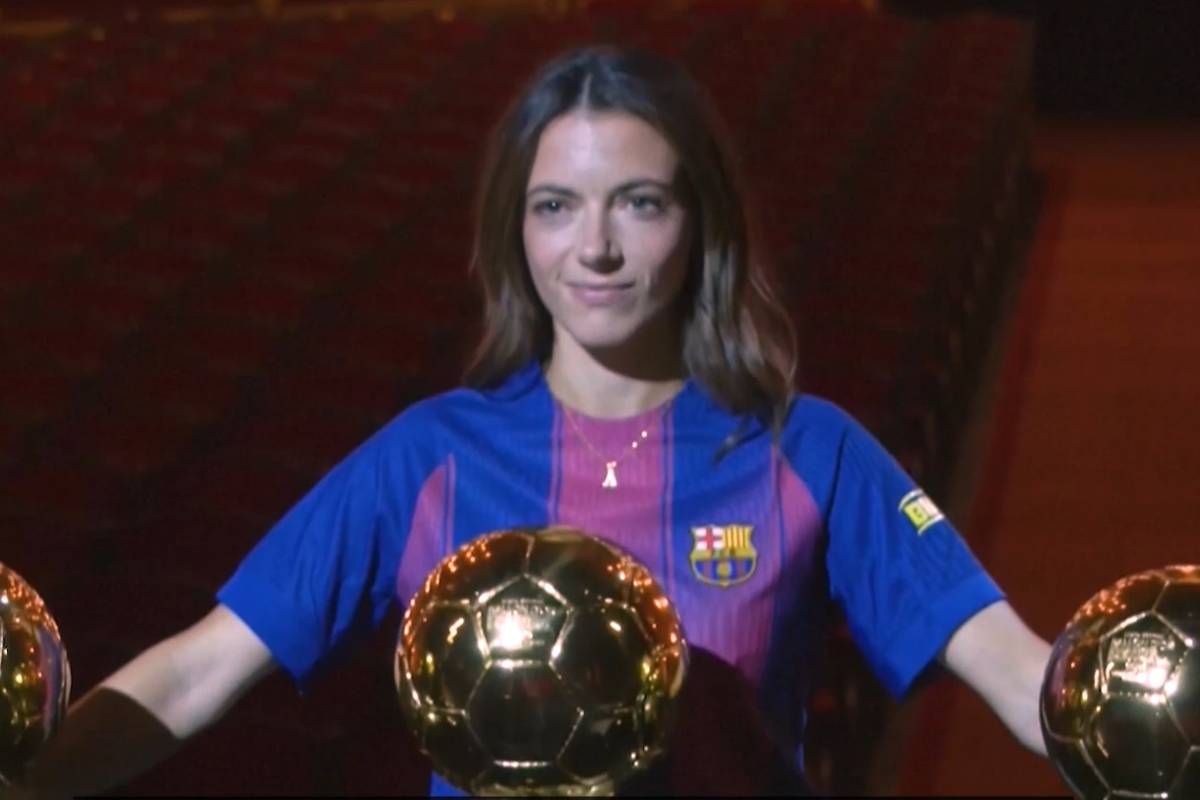 Auch mit dem dritten Ballon d'Or in Folge möchte sich Aitana Bonmati nicht mit Lionel Messi vergleichen. Die Spanierin spricht von ihren Anfängen im Fußball und dem Weg zu den drei Ballon d'Ors. 