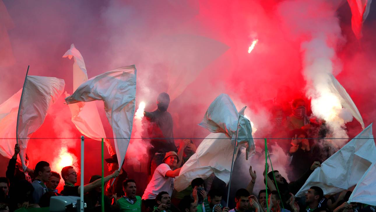 Leuchtraketen in St. Etienne