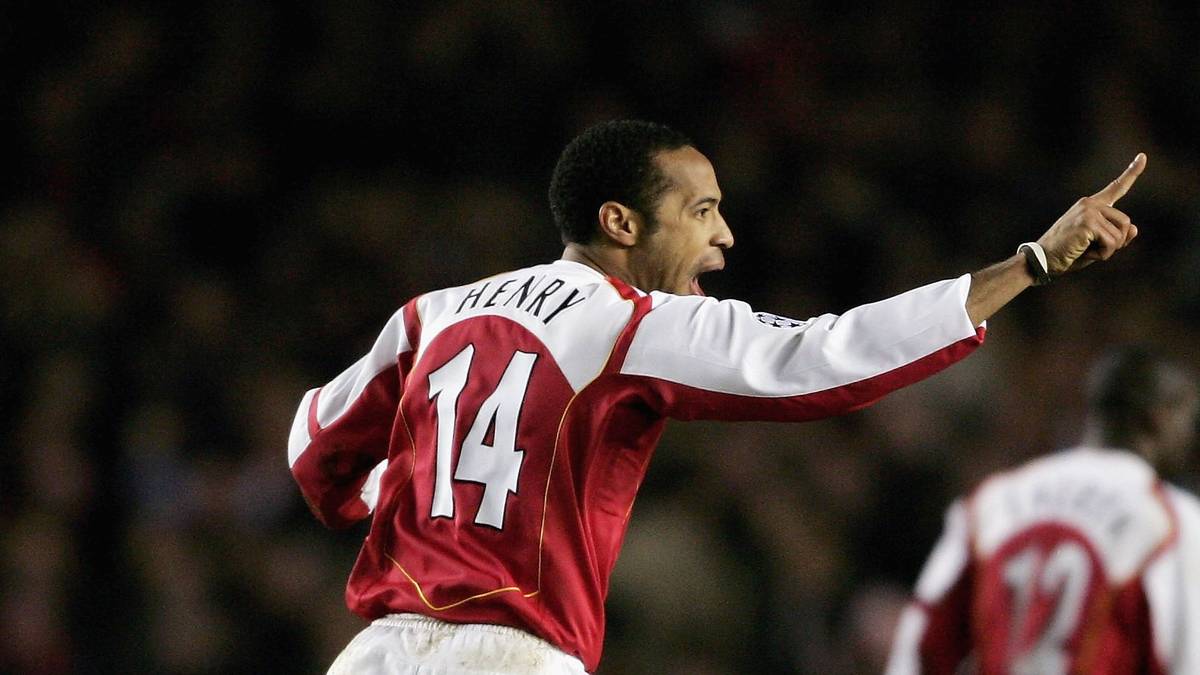 Im Rückspiel versucht Arsenal alles, um den Spieß noch umzudrehen. Doch mehr als das 1:0 durch Thierry Henry ist nicht drin. Am Ende ist der FC Bayern weiter