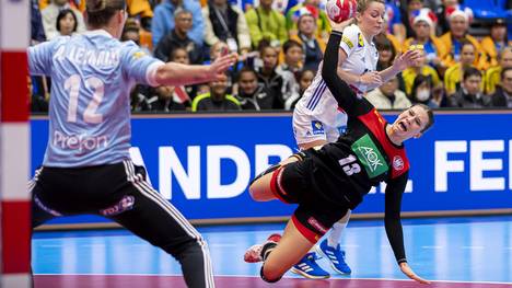 Die deutschen Handballerinnen haben bei der WM gegen Frankreich die erste Niederlage kassiert
