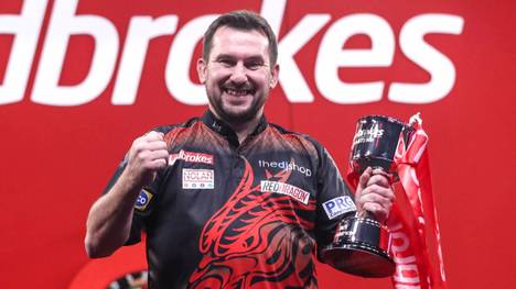 Als Zehnter und Letzter hat sich Jonny Clayton für die Darts Premier League qualifiziert. Er gewann das Ladbroke Masters. 