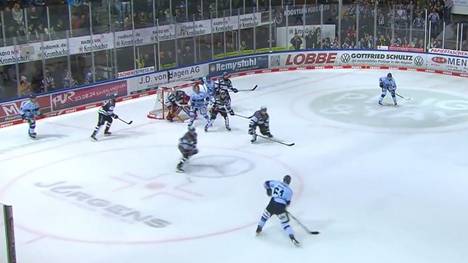 Die Straubing Tigers können sich auswärts durch zwei Einzelleistungen und einem Last-Minute-Tor in die Overtime retten, letztlich entscheiden die Iserlohn Roosters die Partie im Penalty-Schießen. | PENNY DEL
