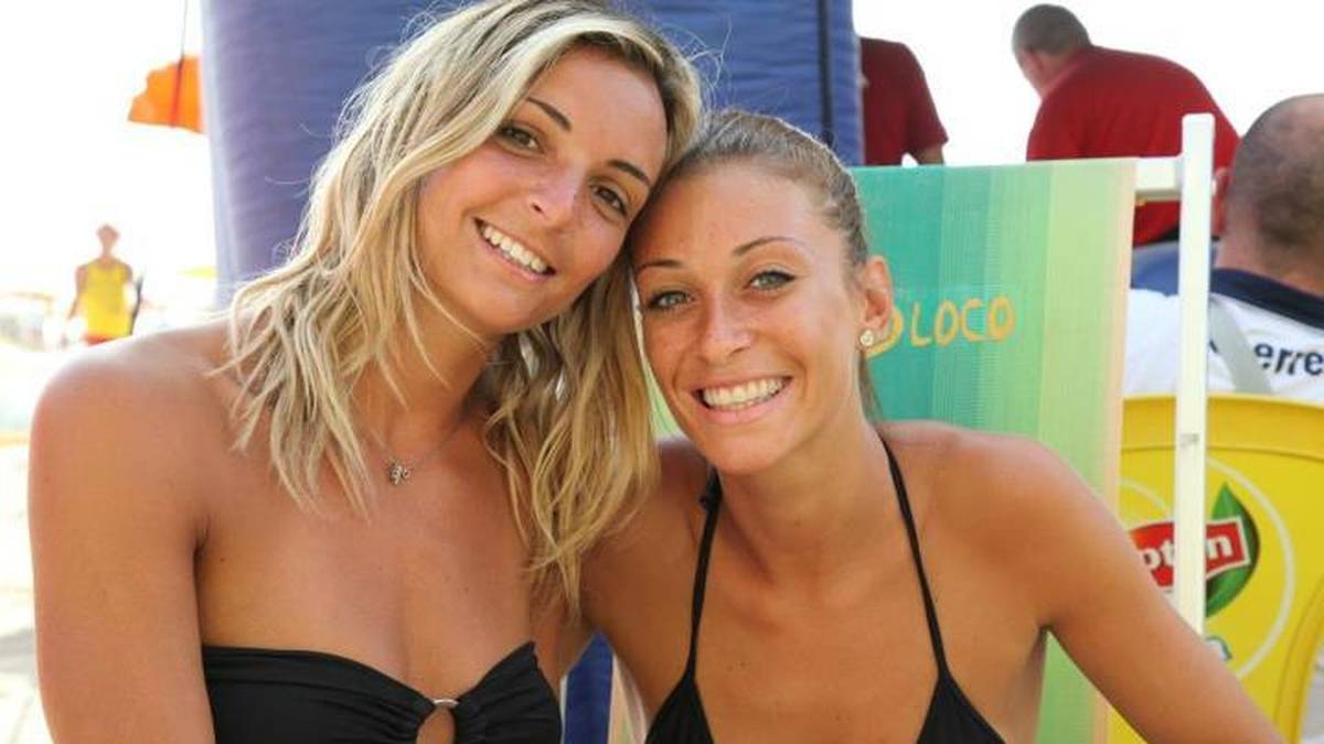 Hier posiert die 27-jährige Italienerin (l.) mit ihrer Schwester
