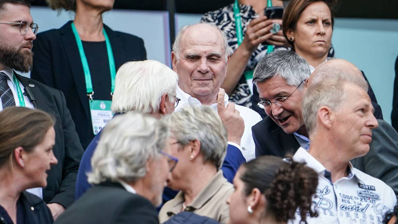 Double weg! Hoeneß sieht FCB-Pleite