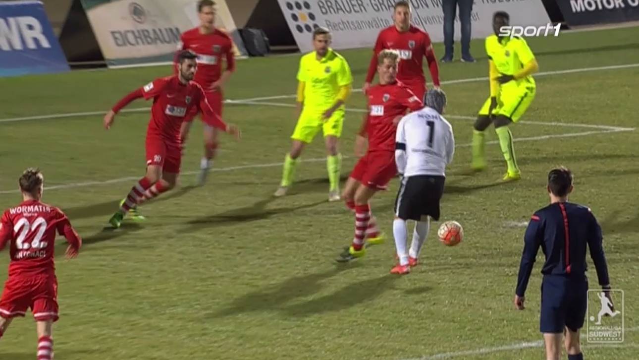 Helm-Keeper patzt und vergibt Ausgleich