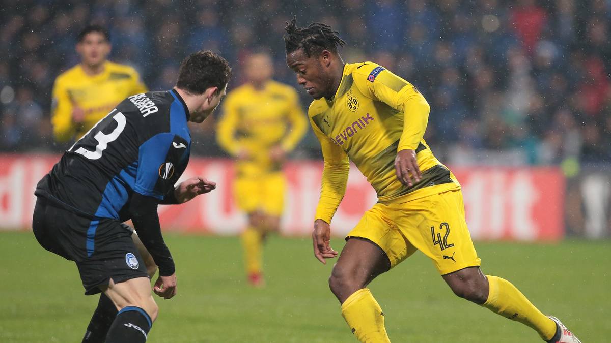 MICHY BATSHUAYI: Hätte während einer kurzen Drangphase in der ersten Hälfte fast ein Eigentor erzwungen, ließ sich immer wieder tief ins Mittelfeld fallen. Insgesamt aber nicht richtig drin im Spiel. Allerdings beeinträchtigten ihn vielleicht auch die peinlichen Affenlaute einiger Idioten auf den Rängen - SPORT1-Note: 5