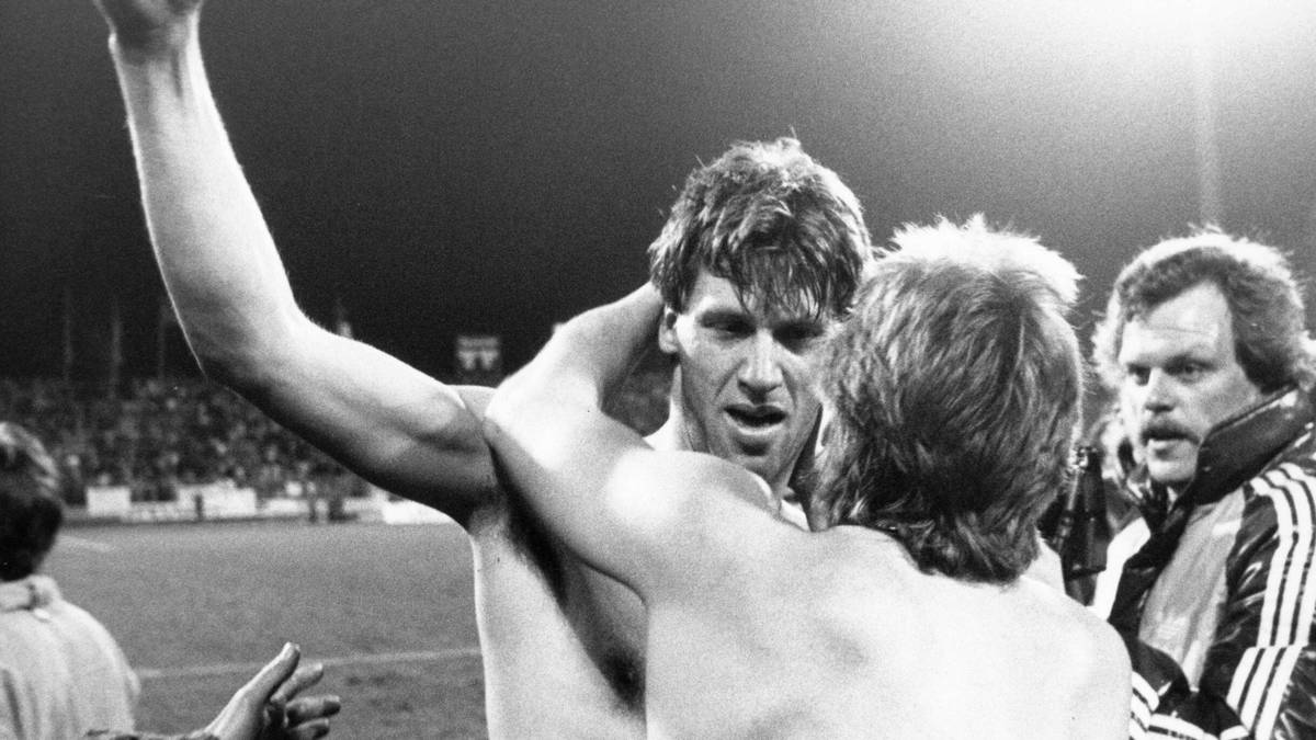 "Dass Dresden dann so eingebrochen ist in der zweiten Halbzeit, könnte keiner ahnen", erinnert sich Wolfgang Funkel bei SPORT1. "Mit jedem Tor wurden wir immer stärker  und glaubten irgendwann  auch an die Sensation. Für den Verein und besonders für mich war es das Spiel meines Lebens."