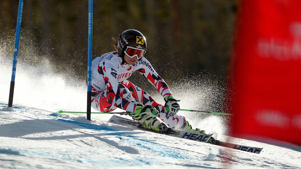 Landsfrau Anna Fenninger geht als Letzte auf die Strecke und scheint alles unter Kontrolle zu haben. Doch nach der Hälfte des Rennens patzt sie, eine Medaille scheint dahin. Die Österreicherin bleibt aber cool - und holt Gold
