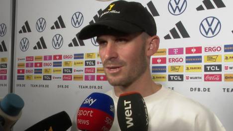 Auf die schwache erste Halbzeit gegen Griechenland folgt ein Pfeifkonzert der DFB-Fans zur Pause. Pascal Groß richtet einen Appell an die Anhänger für die Heim-EM.