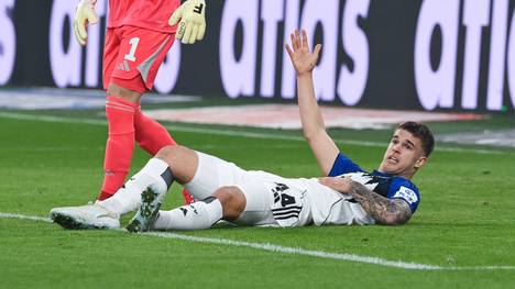 Für den Hamburger SV geht es in die Derbywoche. Die Fans hoffen, dass der 19-jährige Luka Vuskovic in Bremen wieder dabei ist.