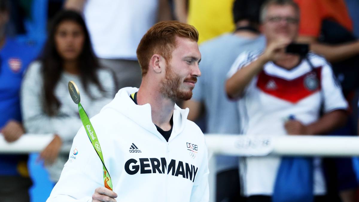 Aber man kann es drehen und wenden wie man will: Als Repräsentant seines Landes und Teil seines Teams hat sich Harting vor den Augen der Weltöffentlichkeit gehörig daneben benommen