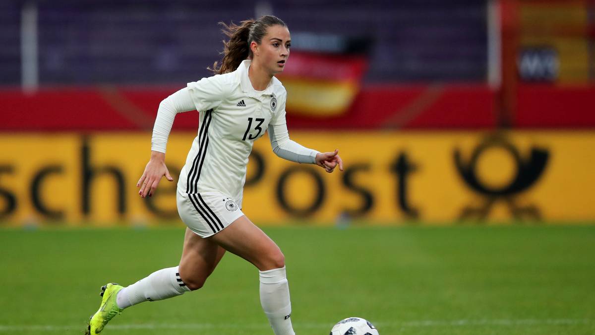 SARA DÄBRITZ: Die 24-Jährige vom FC Bayern München kommt in bisher 59 Länderspielen auf zehn Tore. Die gebürtige Ambergerin gehört damit zu den erfahrensten Spielerinnen