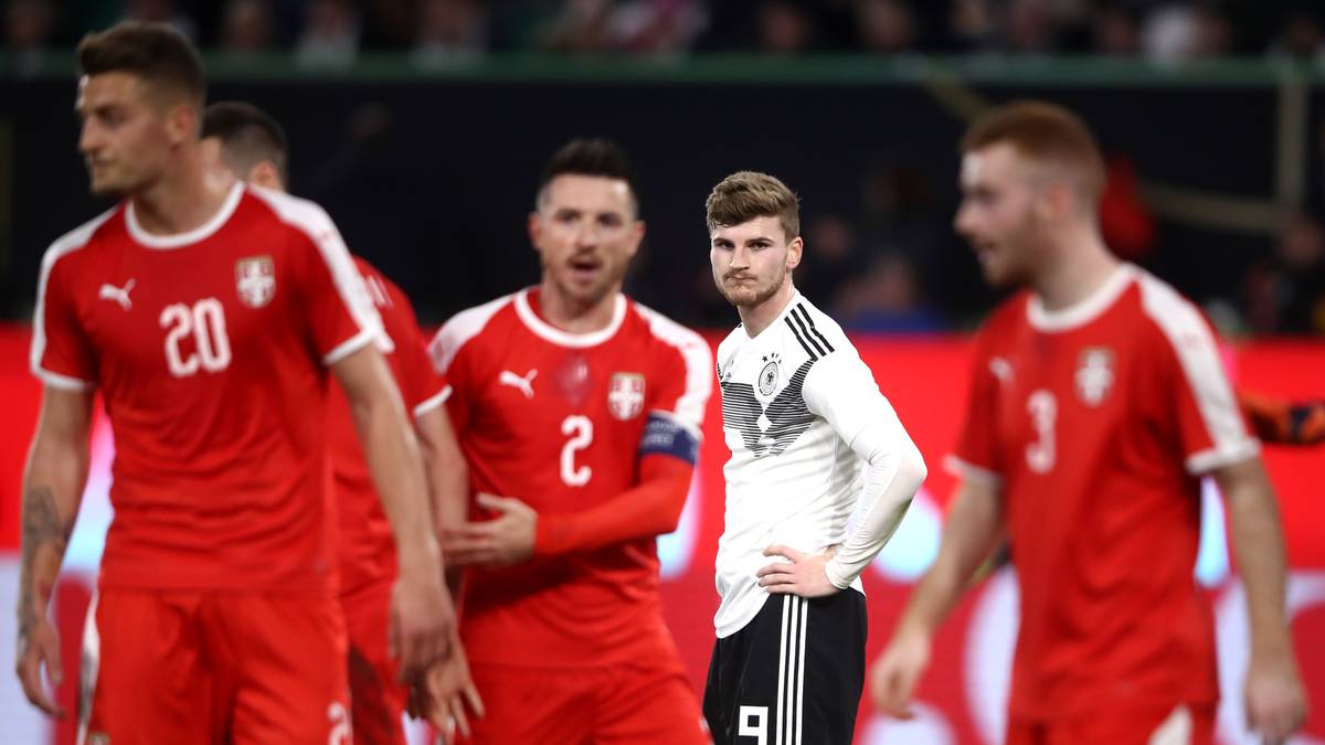 TIMO WERNER: Der dritte Leipziger auf dem Feld musste als Einzelspitze ran. Dort prallte er zumeist am starken Milenkovic ab. Seine beiden Großchancen (22./37.) versiebte er. Die zweite hielt Dmitrovic bärenstark. In der zweiten Hälfte kam er öfter über den Flügel. Kann aber mehr. SPORT1-Note 4