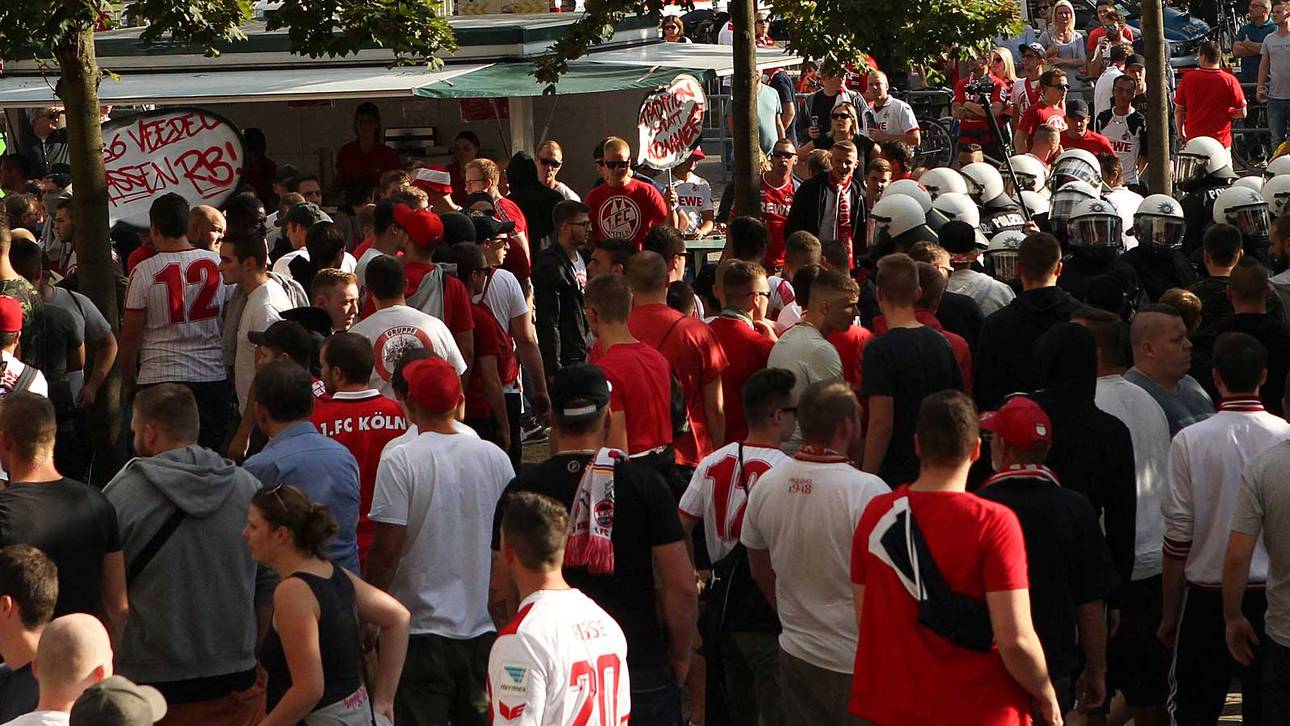 Kölner RB-Protest verzögert Anpfiff