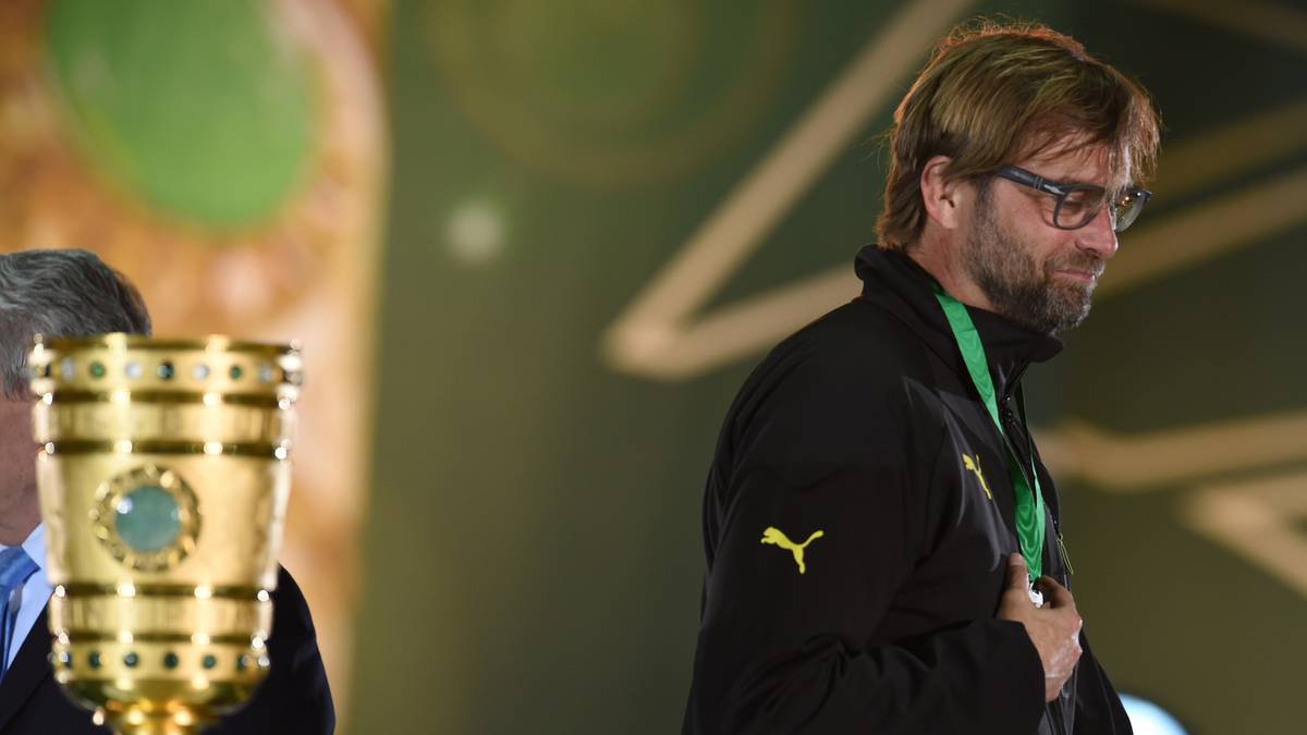 Die Falten auf Klopps Gesicht werden tiefer. Nicht nur in Meisterschaft und Pokal wird er zweiter Sieger, auch das Ringen um seine Stars verliert er immer öfter. Mario Götze und auch Robert Lewandowski wechseln nach München, in den Saisons zuvor waren Nuri Sahin und Shiji Kagawa ins Ausland gegangen