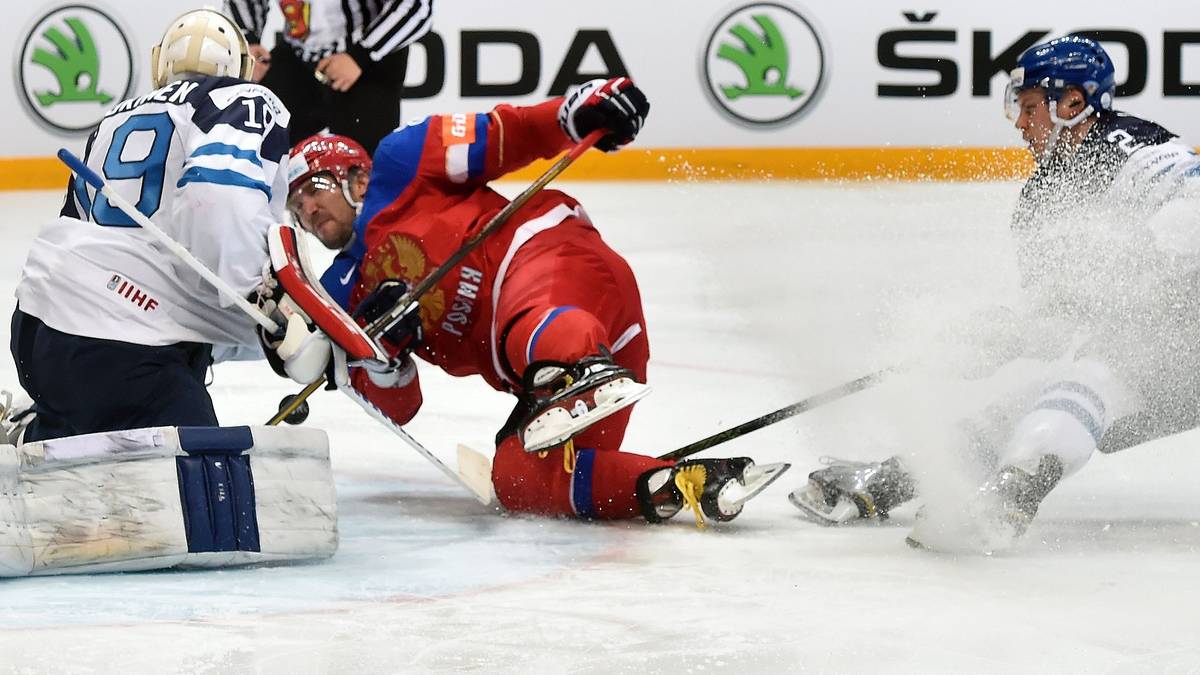 Die Russen wollen gegen Finnland den Traum vom Titel im eigenen Land am Leben halten. Für beide Teams geht es um alles - klar, dass es da zur Sache geht 