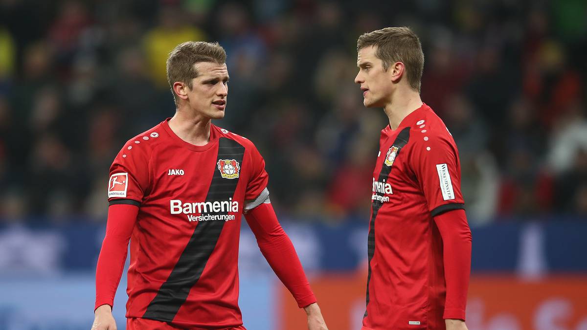 SVEN und LARS BENDER: Lars (l.) und Sven (r.) Bender bilden das erfolgreichste Brüder-Duo, das derzeit gemeinsam für einen Klub aktiv ist. Lars spielt seit 2009 in Leverkusen, sein Bruder folgte ihm 2017 und wechselte von Borussia Dortmund zur Werkself