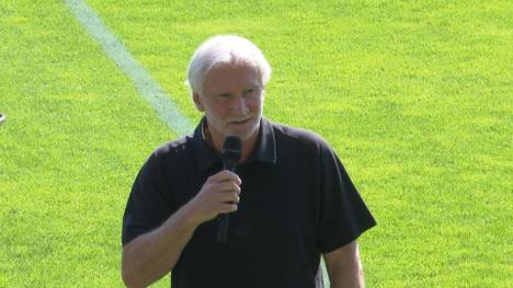 Am Tag nach dem 1:4 gegen Japan leitete Bundestrainer Hansi Flick das öffentliche Training. Auch DFB-Sportdirektor Rudi Völler meldet sich zu Wort.