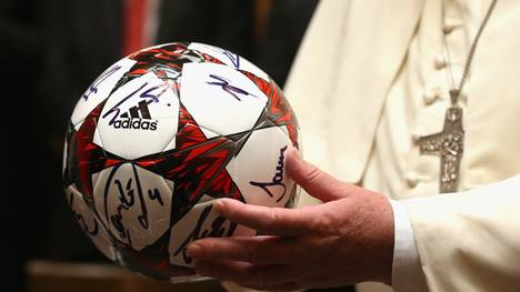 Papst Franziskus empfängt die deutsche Nationalmannschaft im Vatikan