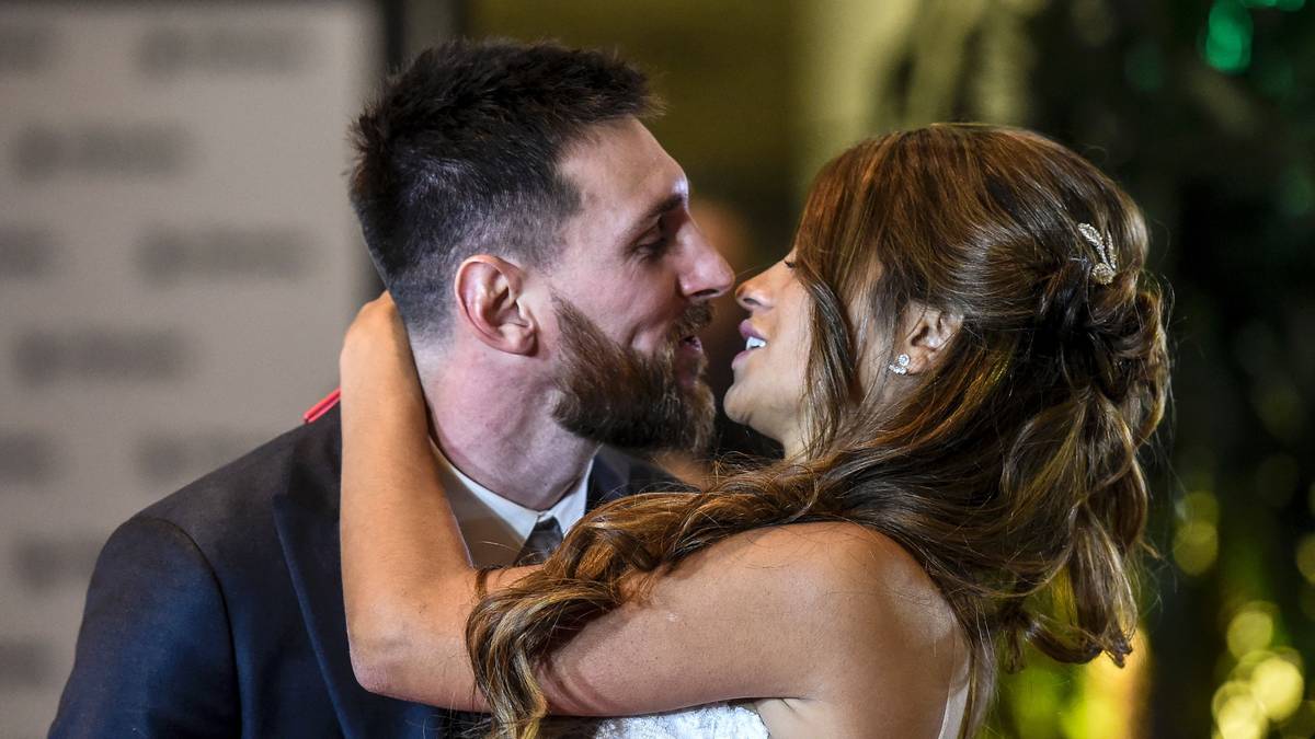 Antonella Roccuzzo - Lionel Messi (FC Barcelona)